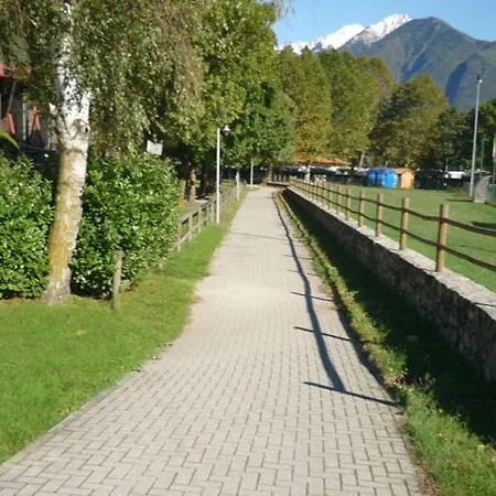 Tschuetta Ferienhaus Nyaraló *